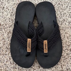 REEF black cushion sole flip flops